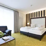 Und Mit Lakeside Hotel