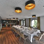 Und Mit Lakeside Hotel