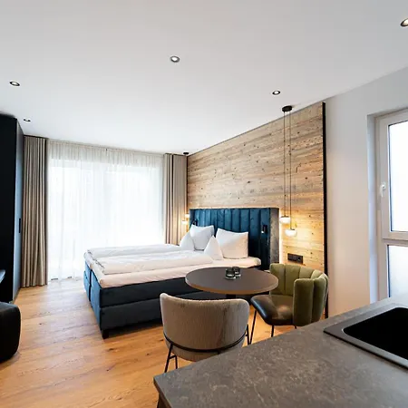 Hotel Und Mit Lakeside 4*
