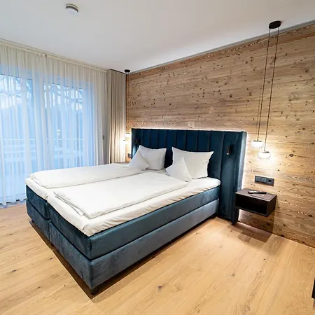 Und Mit Lakeside Hotel 4*
