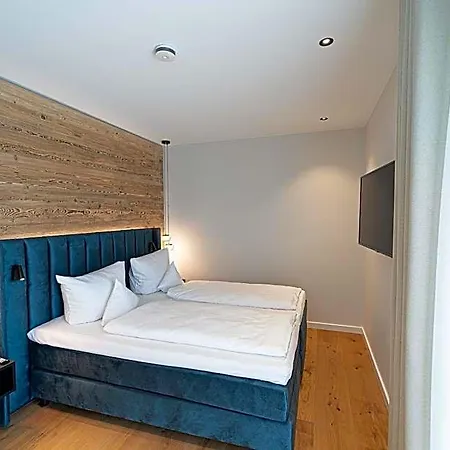 Und Mit Lakeside Hotel 4*