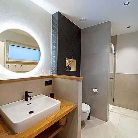 Und Mit Lakeside Hotel 4*